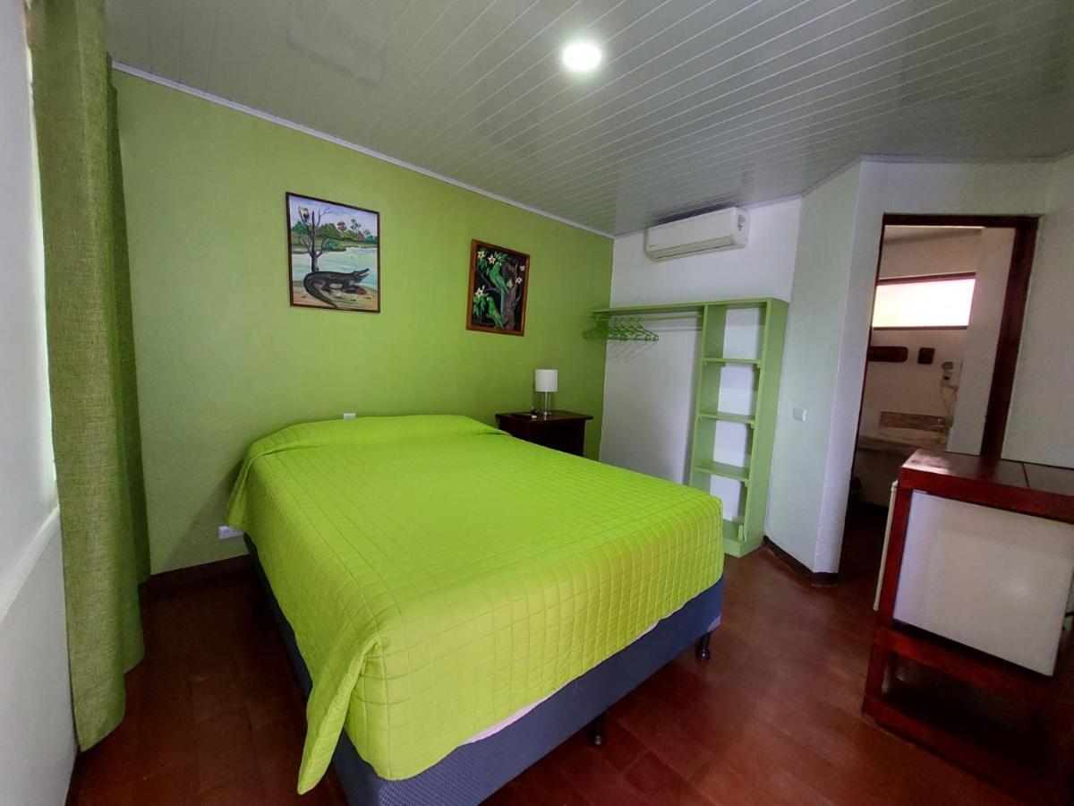 Hotel Pez Gallo Голфито Екстериор снимка