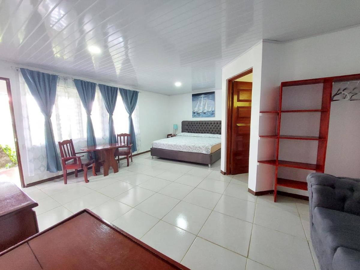Hotel Pez Gallo Голфито Екстериор снимка