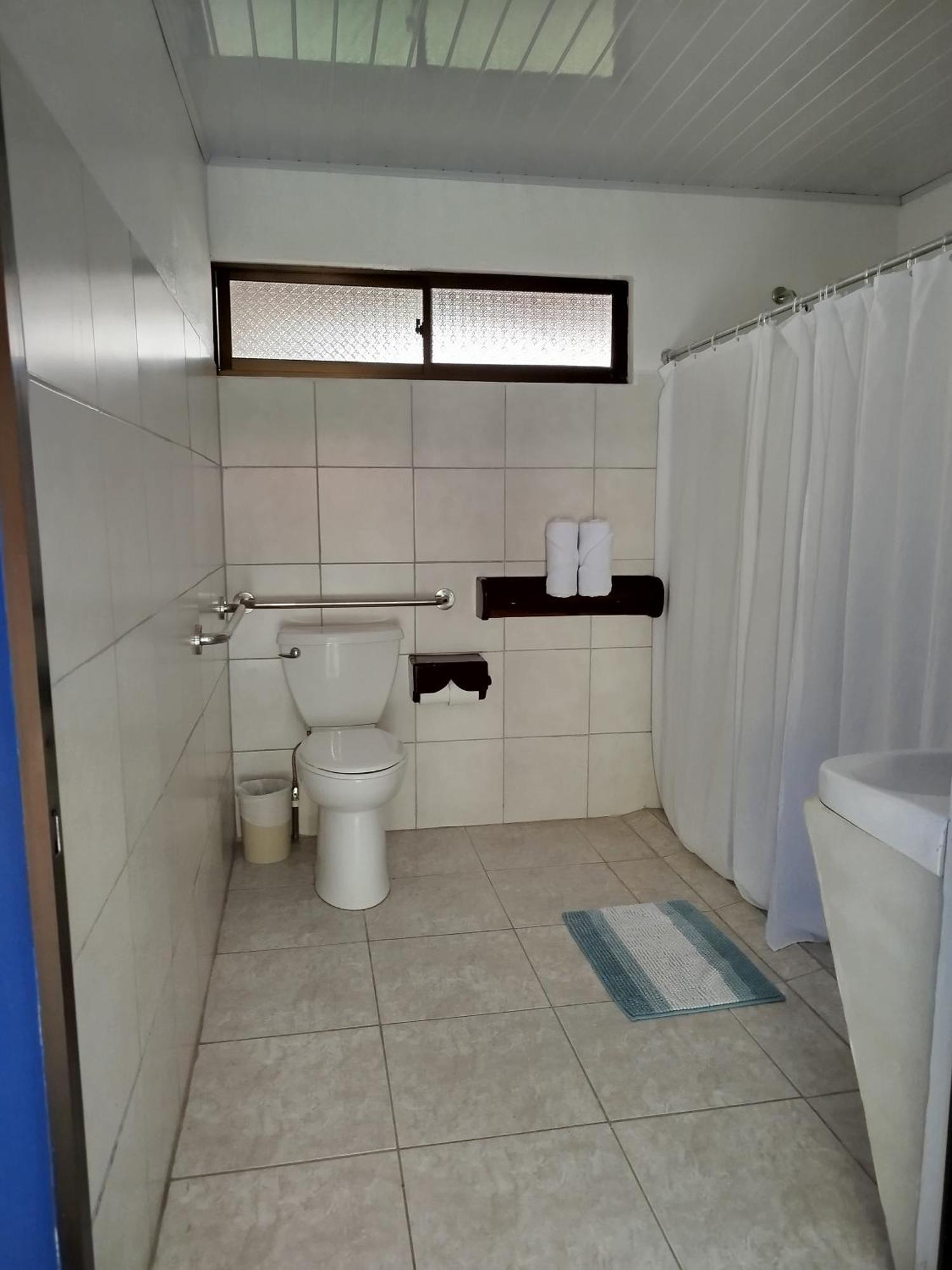 Hotel Pez Gallo Голфито Екстериор снимка