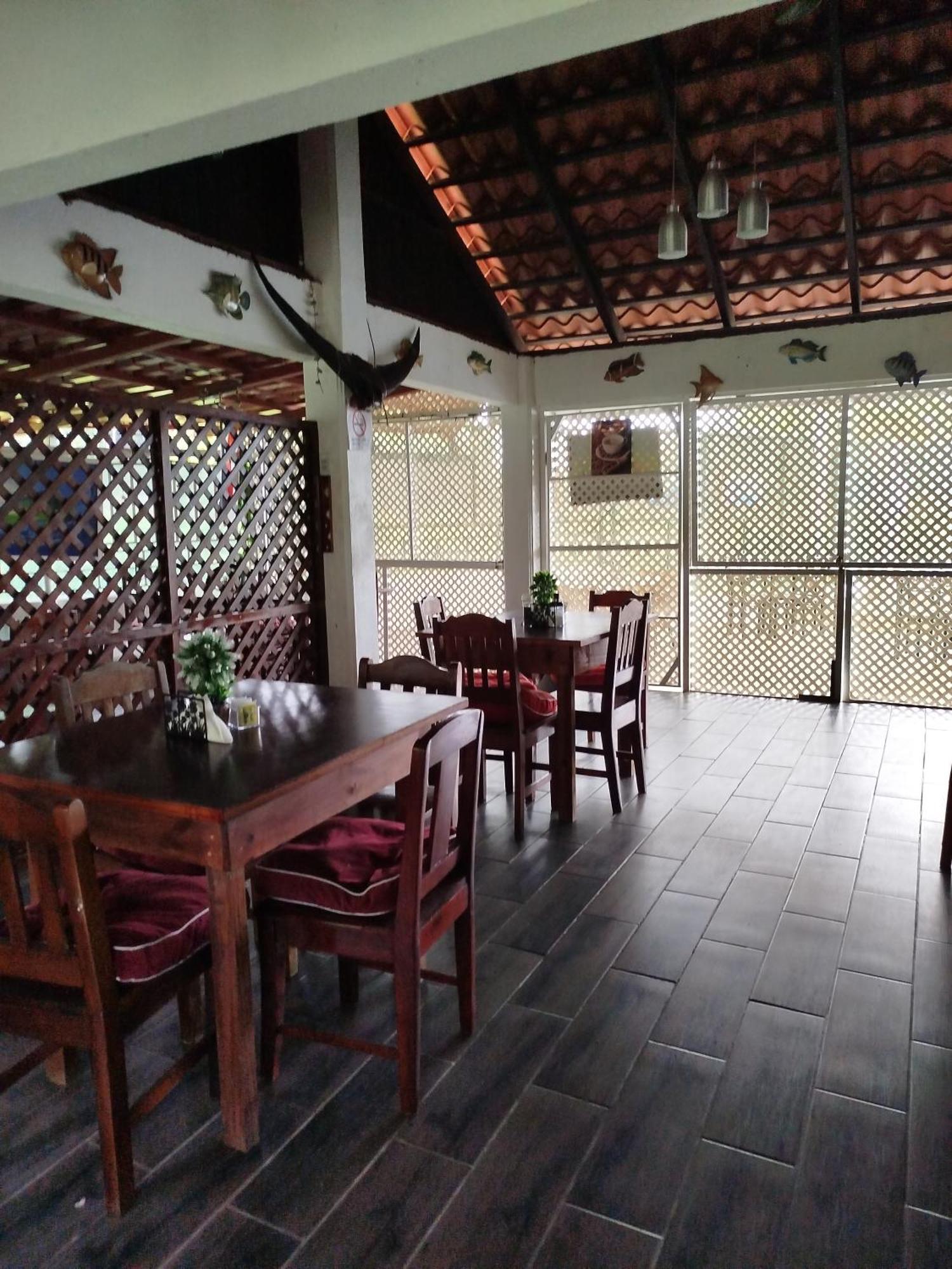 Hotel Pez Gallo Голфито Екстериор снимка