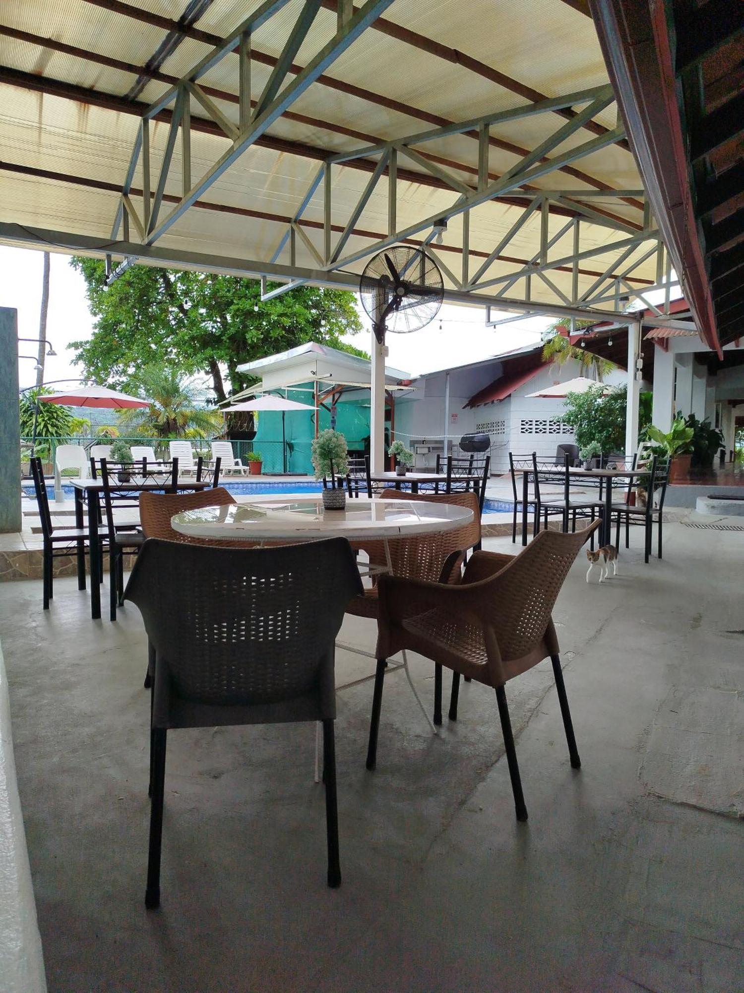 Hotel Pez Gallo Голфито Екстериор снимка