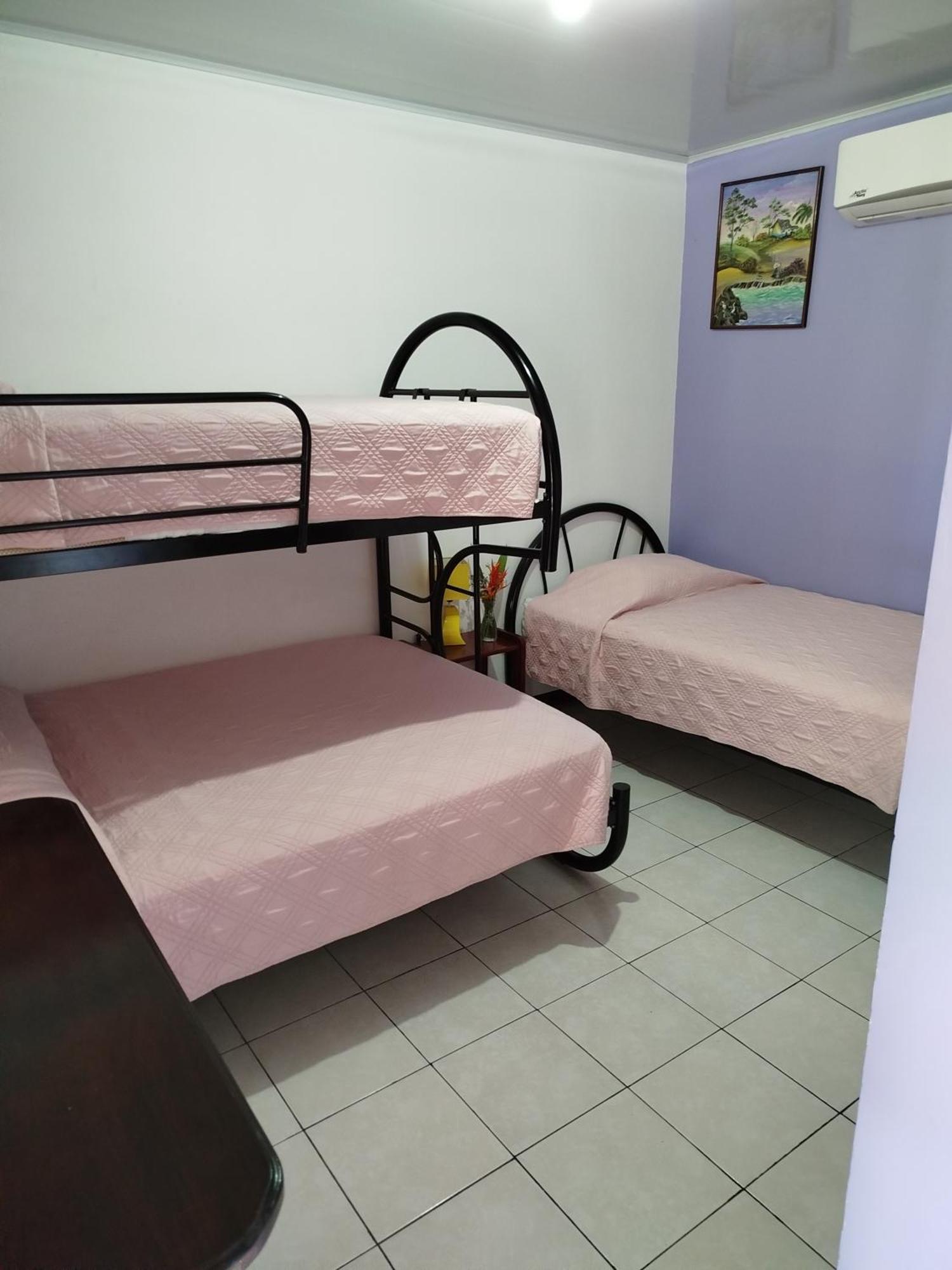 Hotel Pez Gallo Голфито Екстериор снимка
