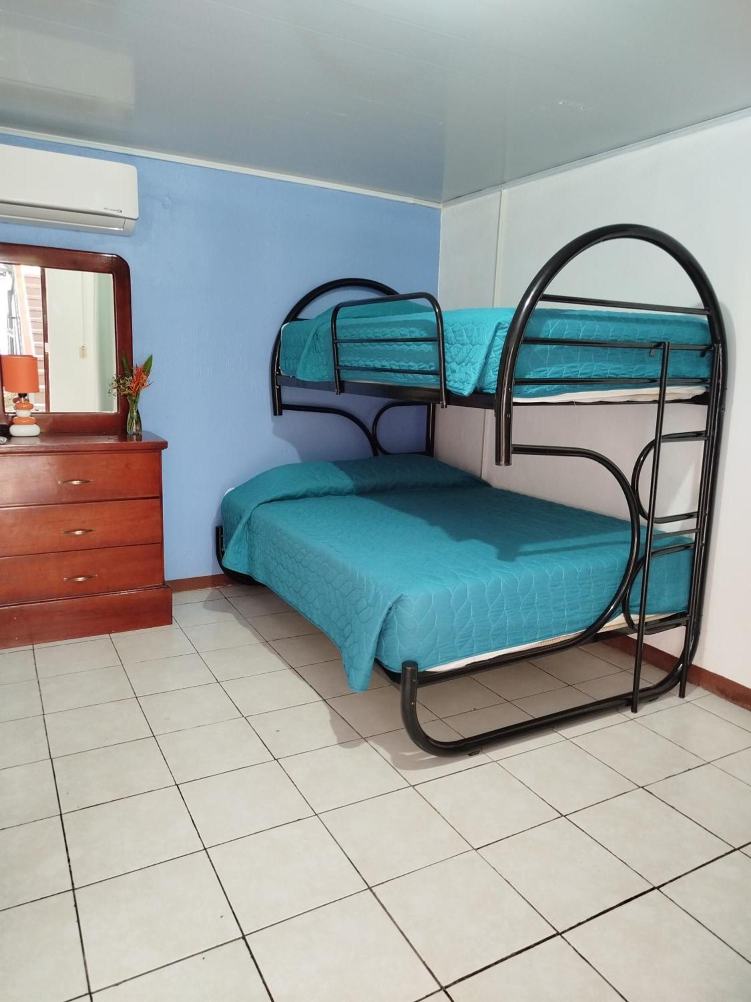 Hotel Pez Gallo Голфито Екстериор снимка