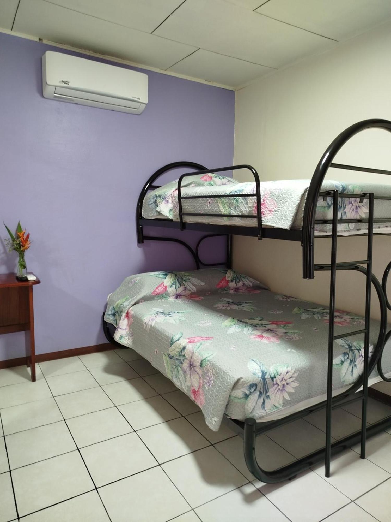 Hotel Pez Gallo Голфито Екстериор снимка