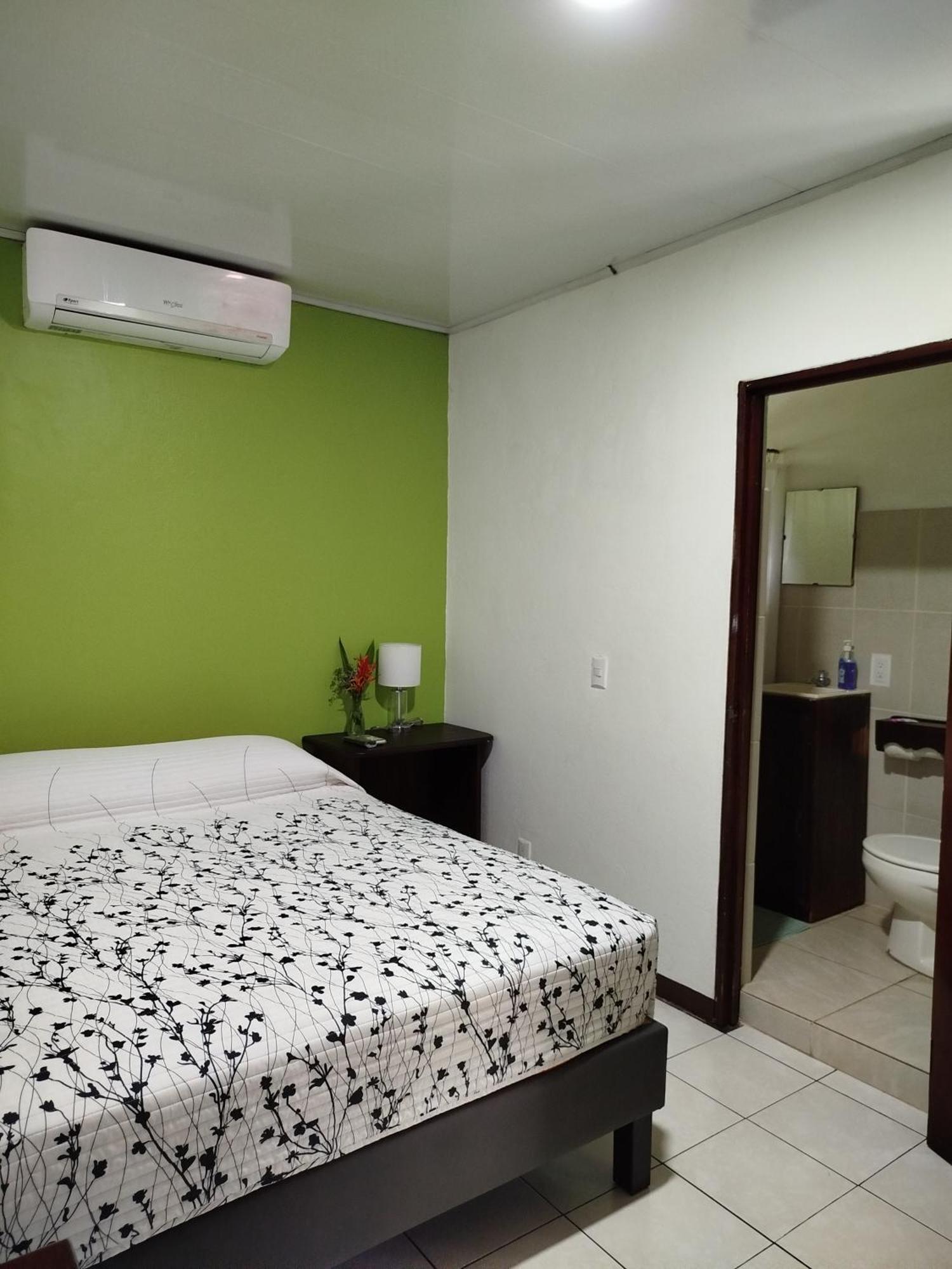 Hotel Pez Gallo Голфито Екстериор снимка