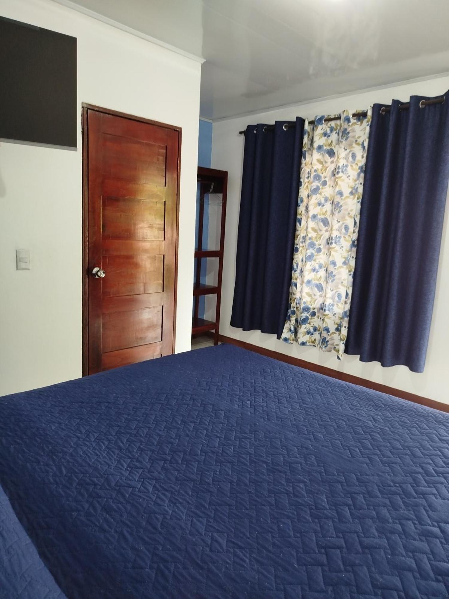 Hotel Pez Gallo Голфито Екстериор снимка