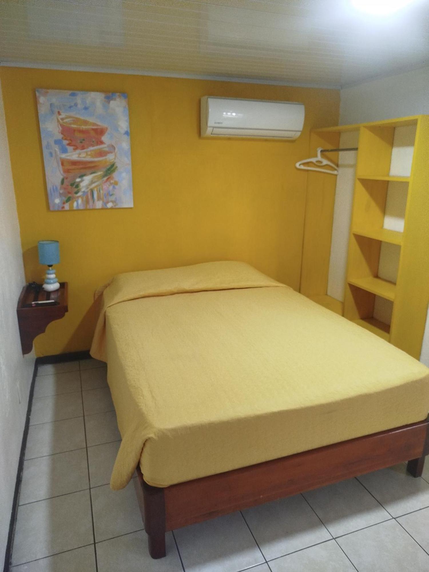 Hotel Pez Gallo Голфито Екстериор снимка