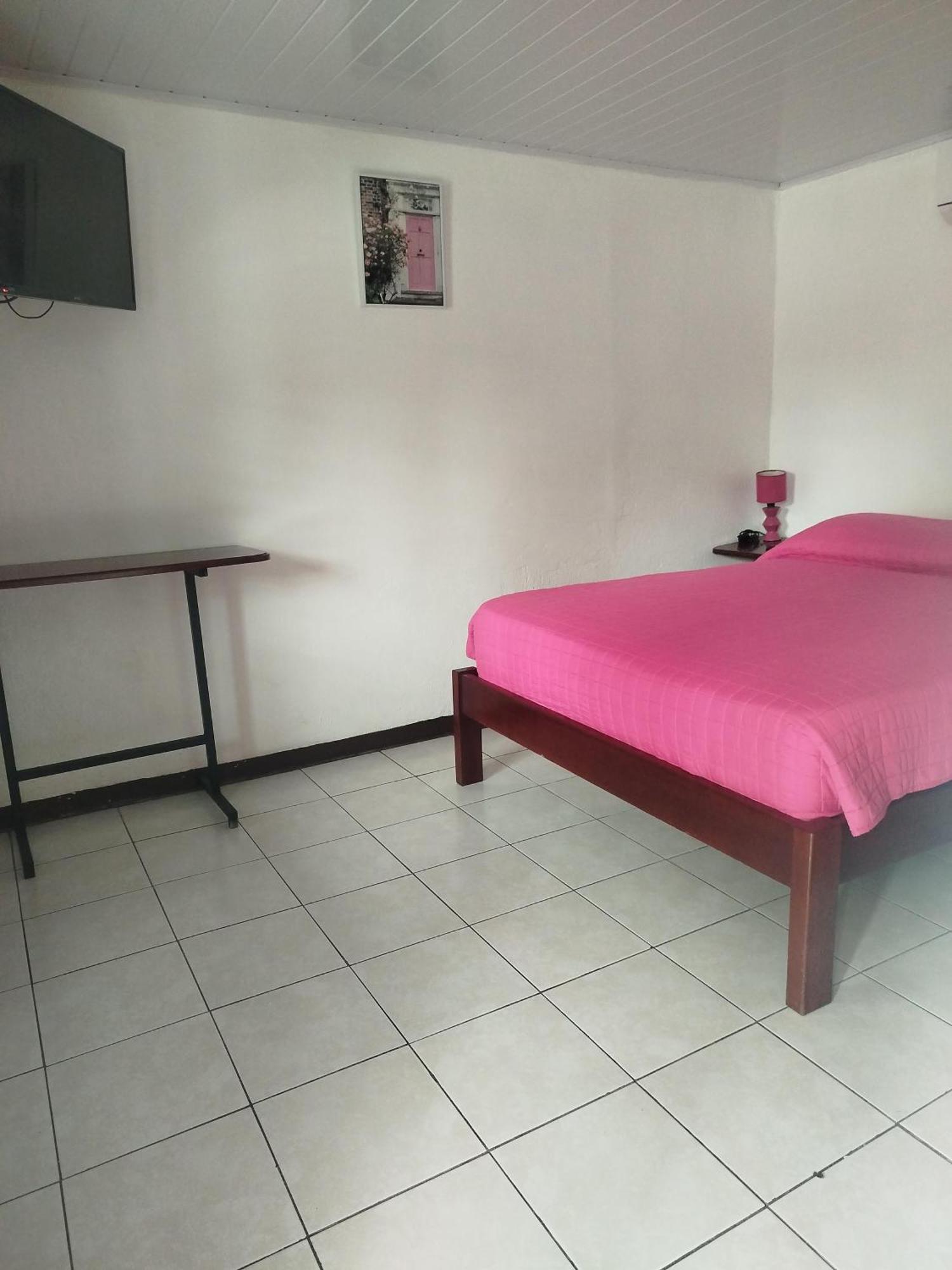 Hotel Pez Gallo Голфито Екстериор снимка